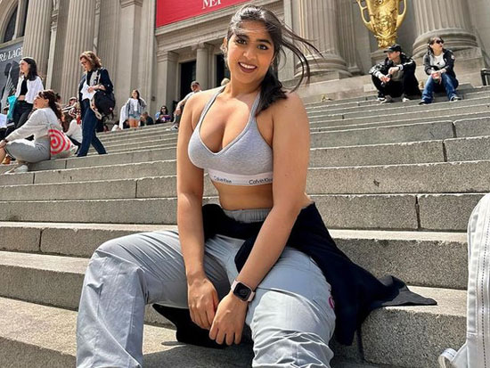 Staggering Glamour Show Of Nikita Sharma In New York